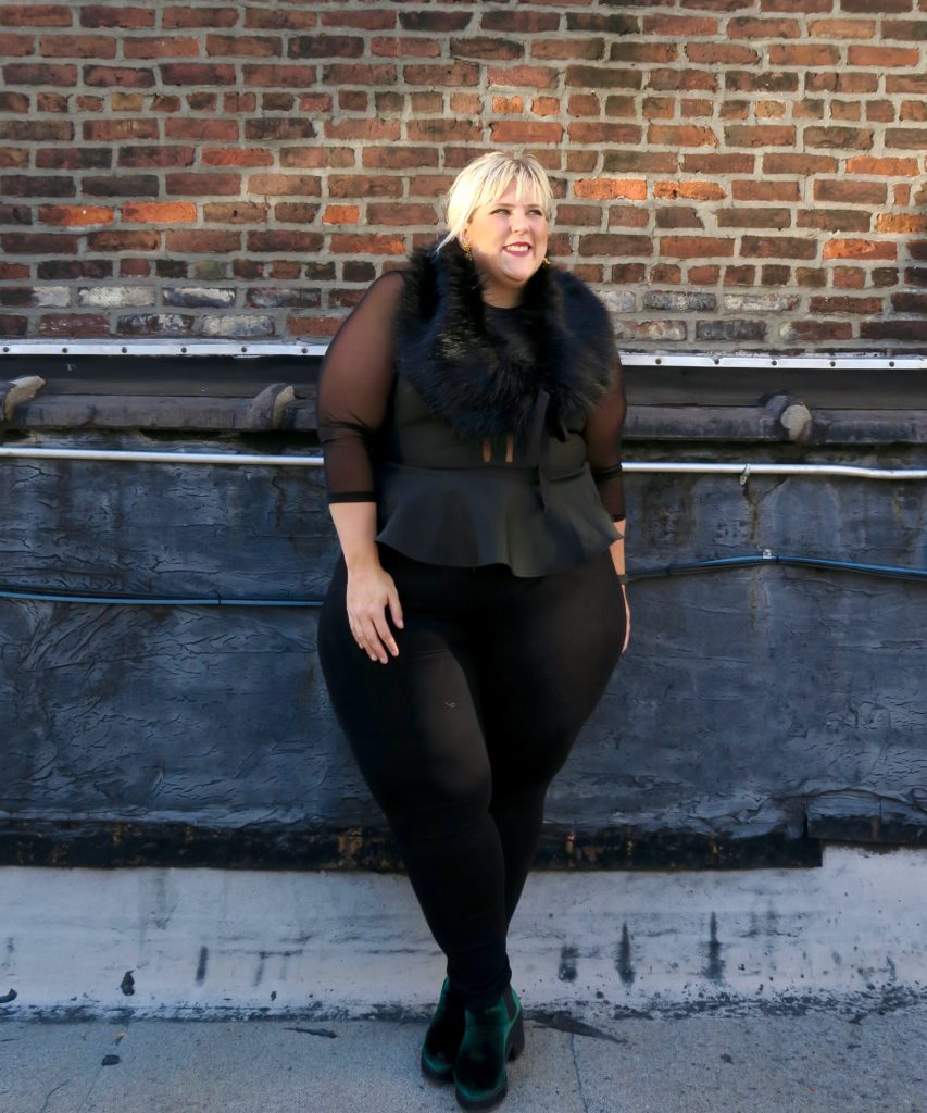 plus-size-outfit-ideas-plus-size-jeans-good-american-black-6